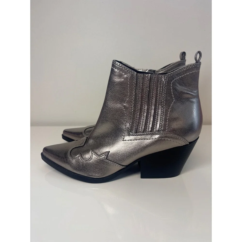 New Indigo Rd Ankle Boots Booties Metallic Silver Side Zip Shoes Womens Size 8.5